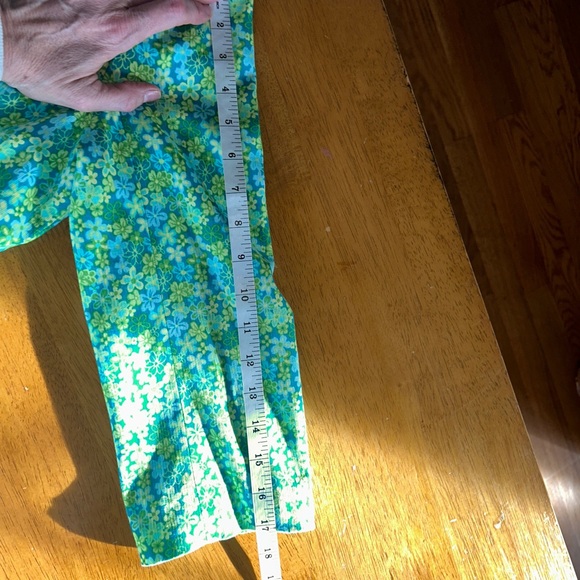 David Brooks floral skirt suits. Size 8. Super cute outfit Daisy button details. - Picture 13 of 13